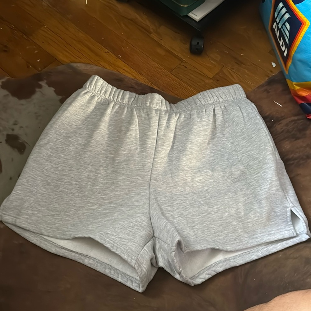 Sweatshorts Men’s (M-L) Women’s (12-14)